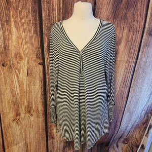 Torrid Knit Top Size 3(22/24, 3x) Black/White Stripe